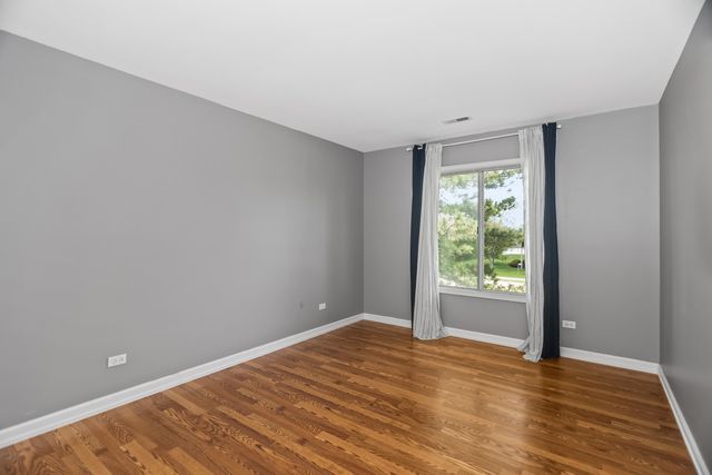 7010 Brighton Court 204, Woodridge, IL 60517