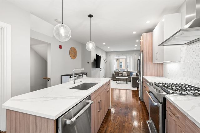 772 E 6th St 1, Boston, MA 02127