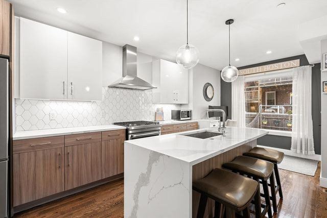 772 E 6th St 1, Boston, MA 02127