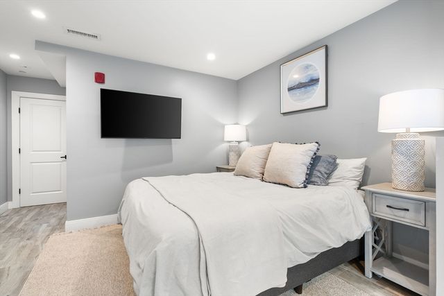 772 E 6th St 1, Boston, MA 02127