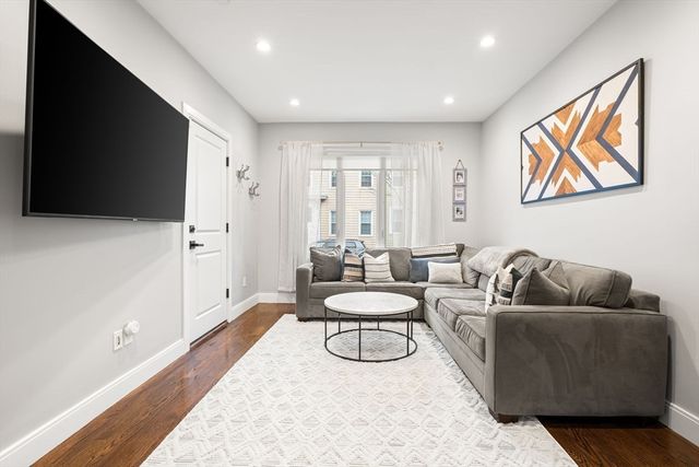 772 E 6th St 1, Boston, MA 02127