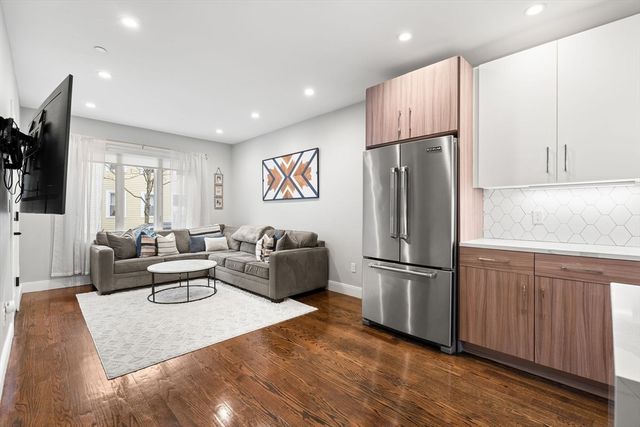 772 E 6th St 1, Boston, MA 02127