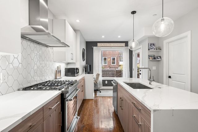 772 E 6th St 1, Boston, MA 02127