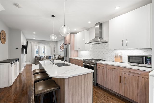 772 E 6th St 1, Boston, MA 02127