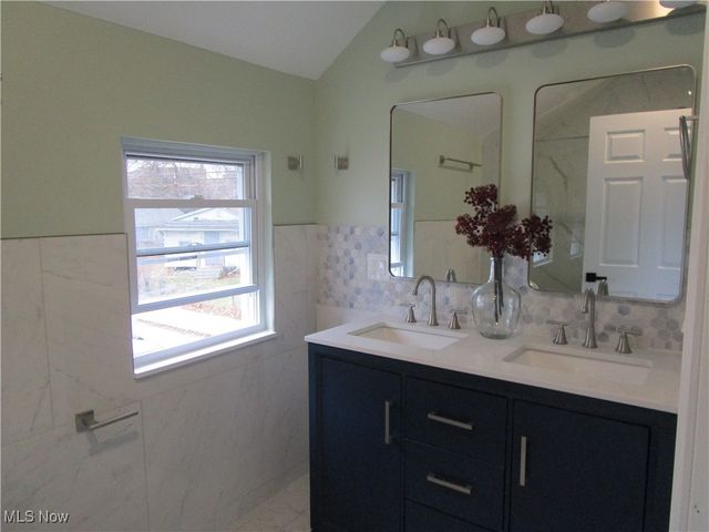 785 Starkweather Avenue, Cleveland, OH 44113