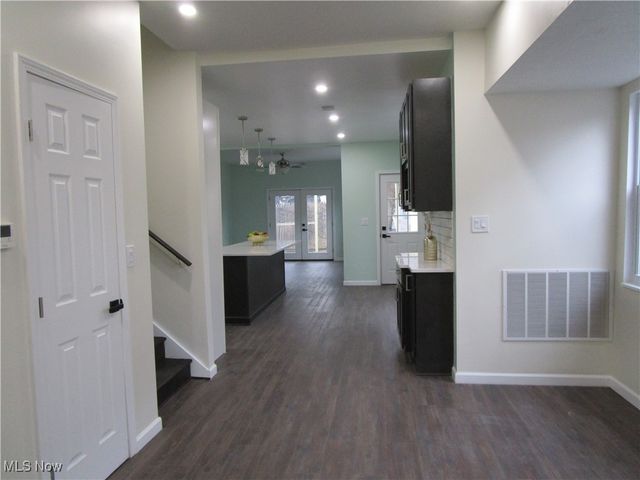 785 Starkweather Avenue, Cleveland, OH 44113