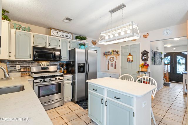 5 Brentwood Drive, Bayville, NJ 08721