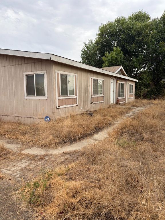Image 13 of property listing at 33576 Road 220 #a, Woodlake, CA 93286