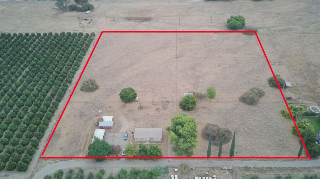 Image 2 of property listing at 33576 Road 220 #a, Woodlake, CA 93286