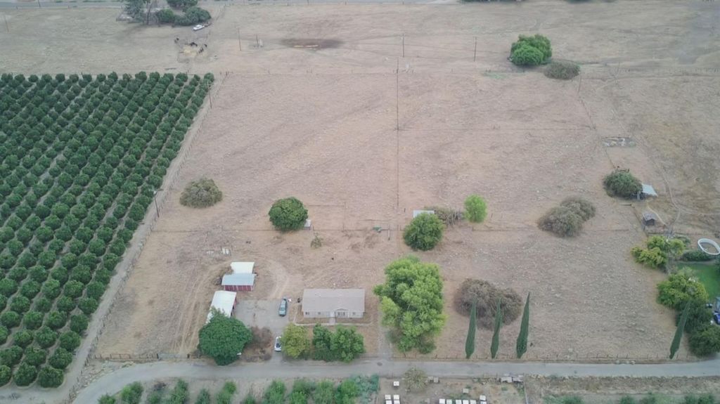 Image 3 of property listing at 33576 Road 220 #a, Woodlake, CA 93286