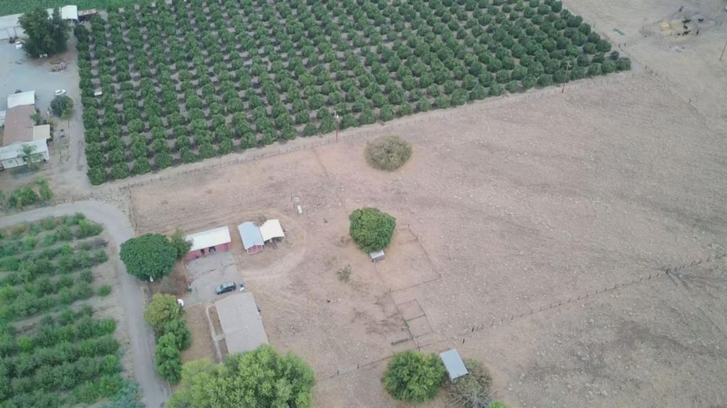Image 4 of property listing at 33576 Road 220 #a, Woodlake, CA 93286