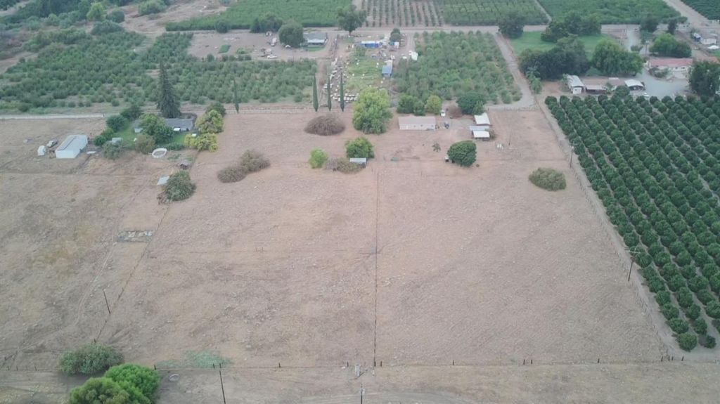 Image 6 of property listing at 33576 Road 220 #a, Woodlake, CA 93286