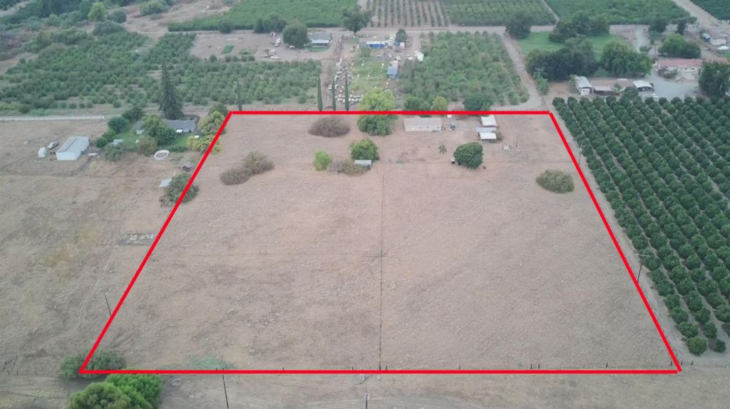Image 7 of property listing at 33576 Road 220 #a, Woodlake, CA 93286