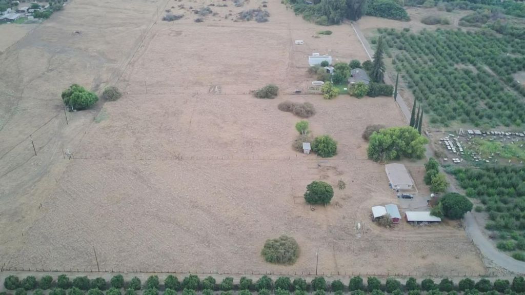 Image 8 of property listing at 33576 Road 220 #a, Woodlake, CA 93286