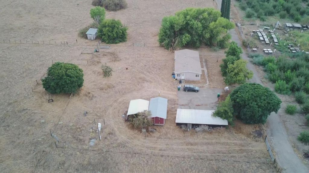 Image 9 of property listing at 33576 Road 220 #a, Woodlake, CA 93286