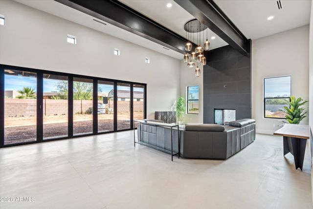 1320 E Sagebrush Drive, Phoenix, AZ 85085
