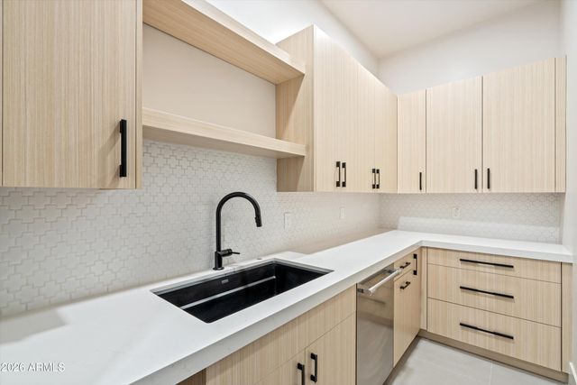 1320 E Sagebrush Drive, Phoenix, AZ 85085
