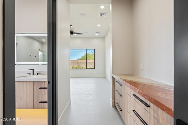 1320 E Sagebrush Drive, Phoenix, AZ 85085