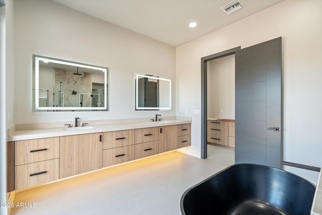 1320 E Sagebrush Drive, Phoenix, AZ 85085