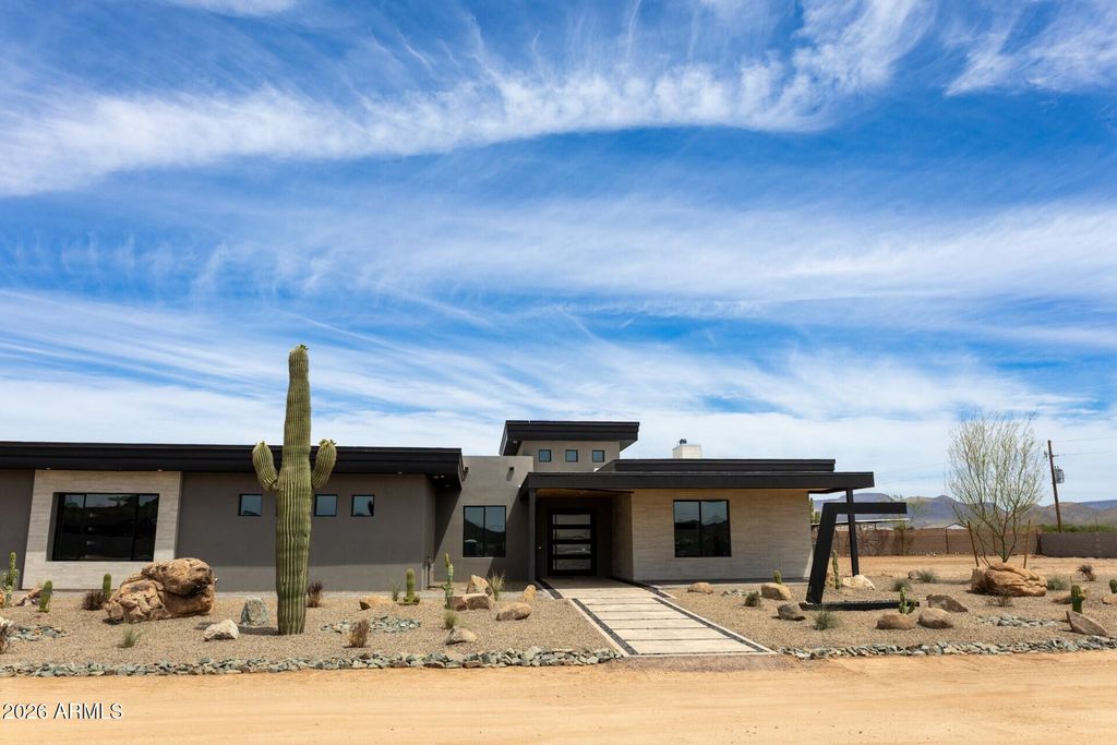 1320 E Sagebrush Drive, Phoenix, AZ 85085