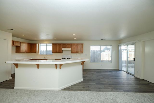 2012 Spring Ln, Modesto, CA 95356