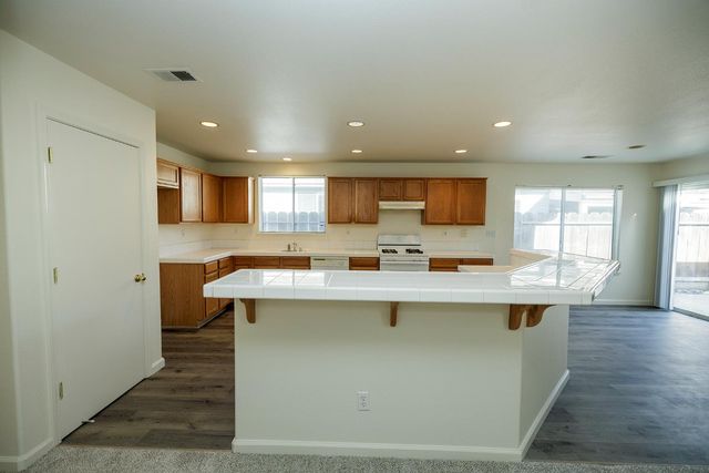 2012 Spring Ln, Modesto, CA 95356