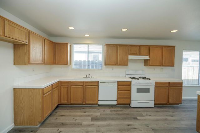 2012 Spring Ln, Modesto, CA 95356