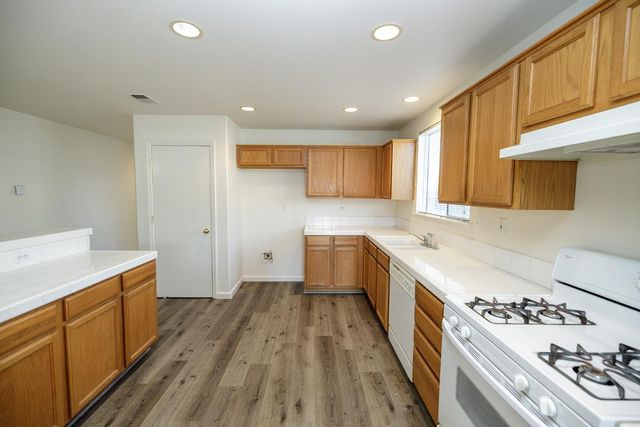 2012 Spring Ln, Modesto, CA 95356