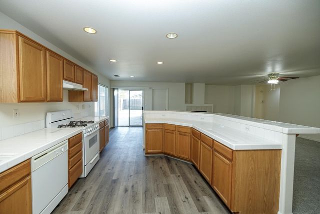 2012 Spring Ln, Modesto, CA 95356