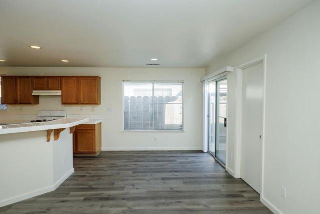 2012 Spring Ln, Modesto, CA 95356