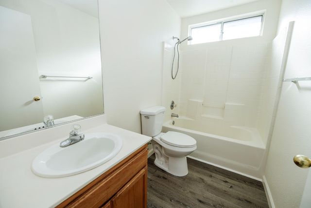 2012 Spring Ln, Modesto, CA 95356