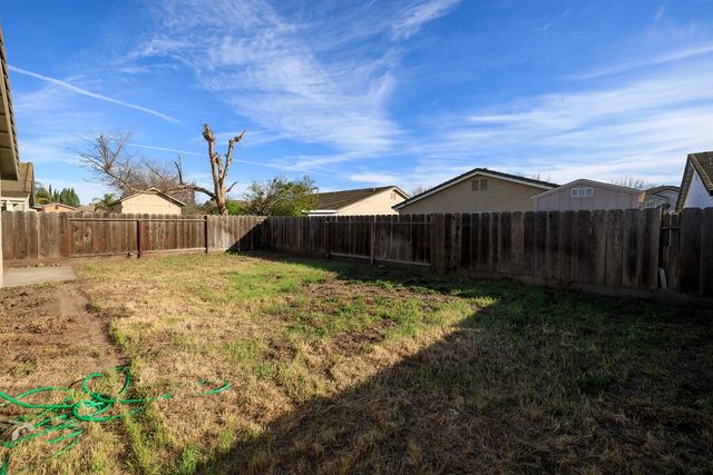 2012 Spring Ln, Modesto, CA 95356