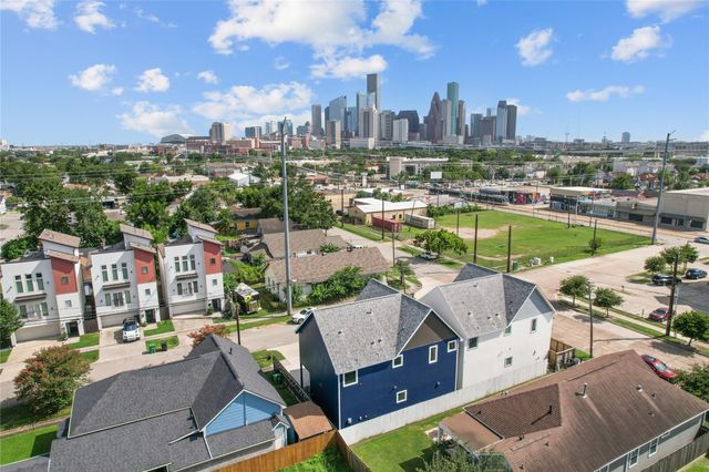 713 James Street, Houston, TX 77009