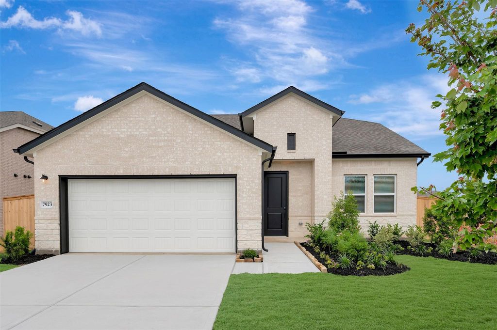 7834 Jade Crest Drive, Angleton, TX 77515