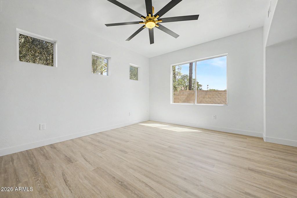 Image 5 of property listing at 1401 S 119TH Drive, Avondale, AZ 85323