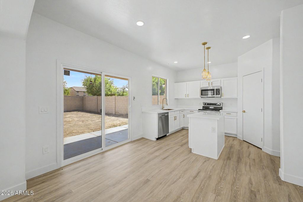 Image 6 of property listing at 1401 S 119TH Drive, Avondale, AZ 85323