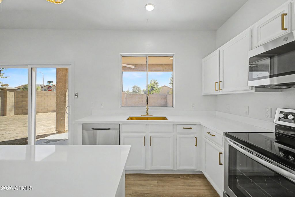 Image 7 of property listing at 1401 S 119TH Drive, Avondale, AZ 85323