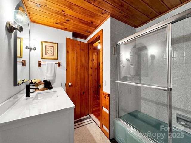 7810 Little Snowbird Road, Robbinsville, NC 28771
