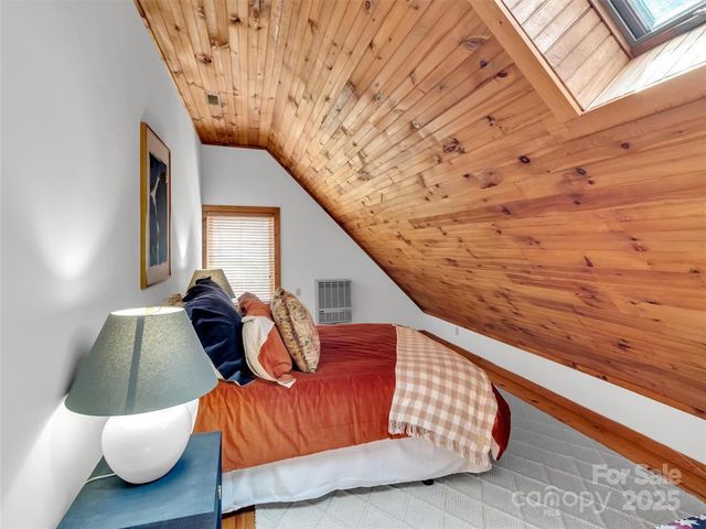 7810 Little Snowbird Road, Robbinsville, NC 28771