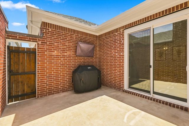 8724 Ice House Drive, North Richland Hills, TX 76180