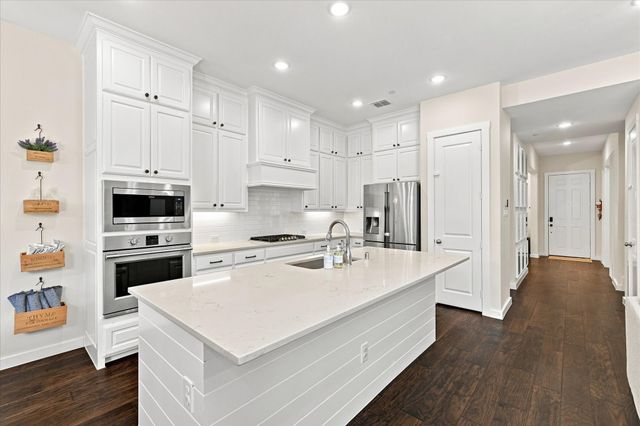 8724 Ice House Drive, North Richland Hills, TX 76180