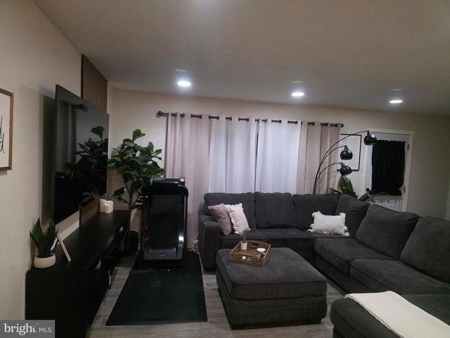 44 PEACOCK LN, Willingboro, NJ 08046