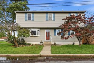 200 PRICE AVE, Holmes, PA 19043