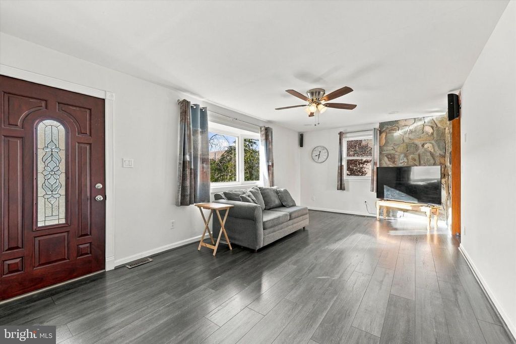 200 PRICE AVE, HOLMES, PA 19043 — photo 3