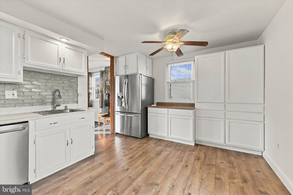 200 PRICE AVE, HOLMES, PA 19043 — photo 5