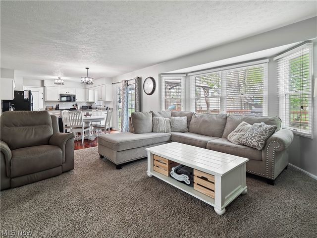 718 Wedgewood Drive, Avon Lake, OH 44012