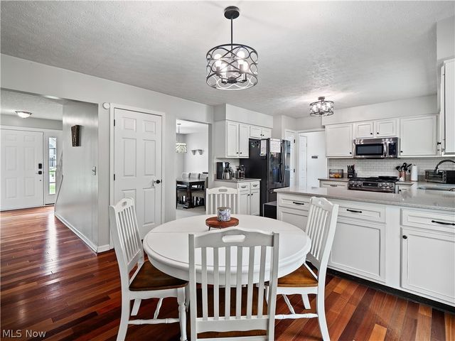 718 Wedgewood Drive, Avon Lake, OH 44012