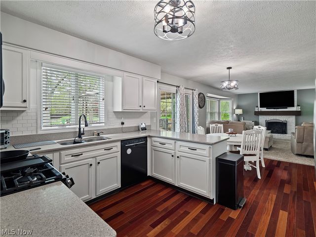 718 Wedgewood Drive, Avon Lake, OH 44012