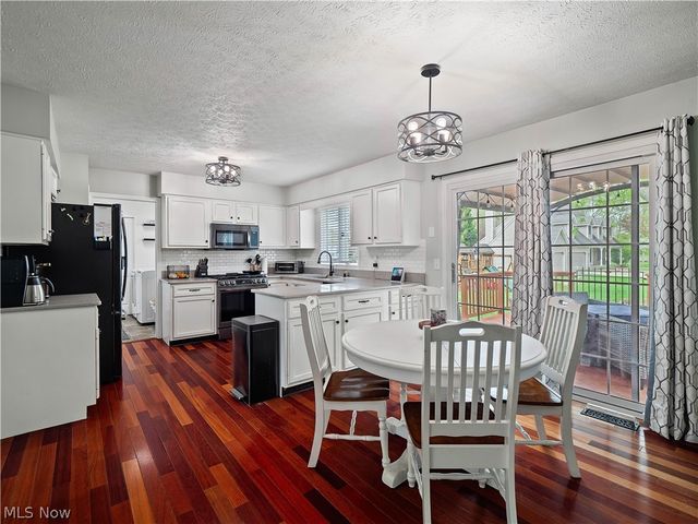 718 Wedgewood Drive, Avon Lake, OH 44012