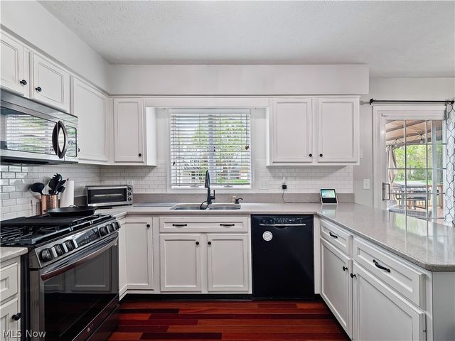 718 Wedgewood Drive, Avon Lake, OH 44012